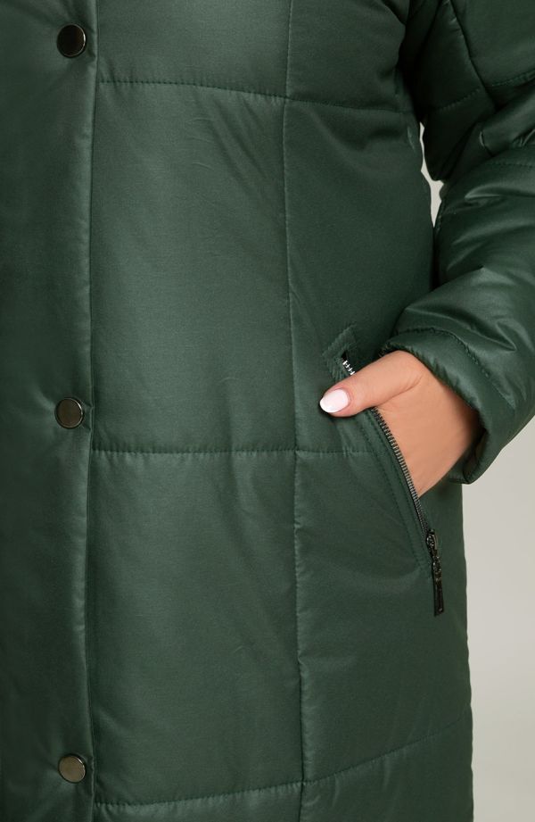 Tmavě zelená zateplená dlouhá bunda s kapucí