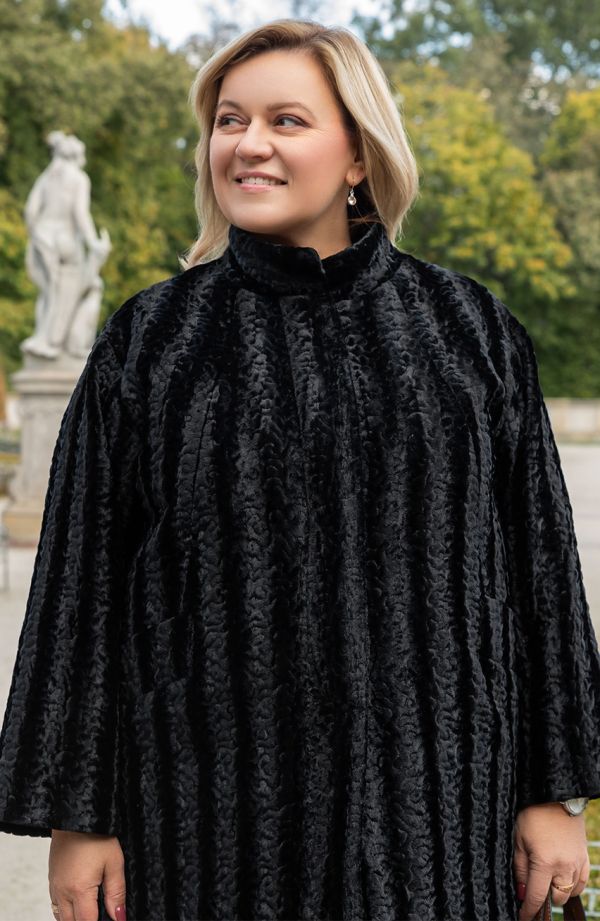 Černá bunda s imitací karakuly