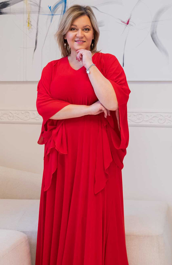 Dlouhé červené rozevláté maxi šaty se šifonovou mantilou a výstřihem do V Módní velké velikosti