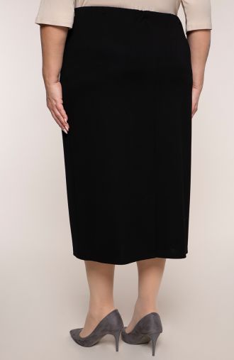 Delší elegantní černá sukně